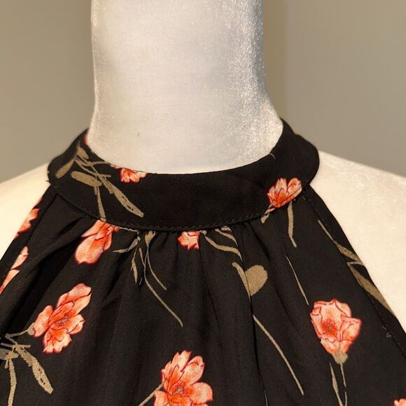 SIENNA SKY BLACK with Flowers. Cinched at Waist Collar Buttons at Back NWT - Picture 4 of 10